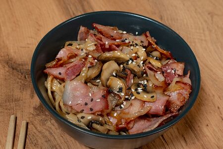 Wok с беконом