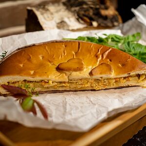 Половина пирога с капустой