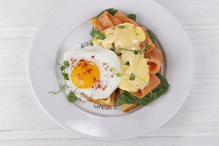 Венские вафли с малосольным лососем