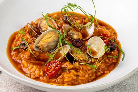 Ризотто с морепродуктами, томатами и консоме