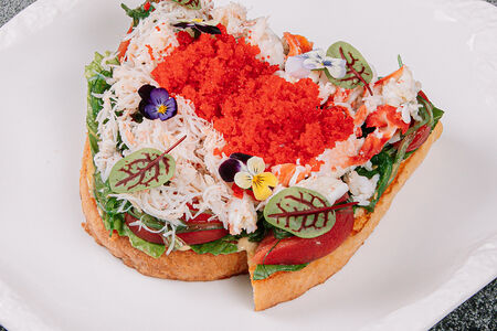 Большая гренка с двумя видами краба