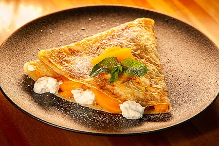 Блинчик с крем - чизом персиками или клубникой, мука, молоко, масло сливочное, яйцо