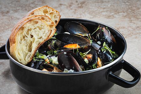 Мидии в соусе блю чиз