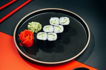 Мини-ролл с огурцом