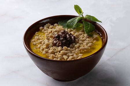 Мацони с медом и грецкими орехами