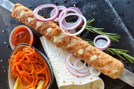 Cвинoй люля-кебаб с сыром сулугуни