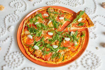 Пицца С рукколой и моцареллой