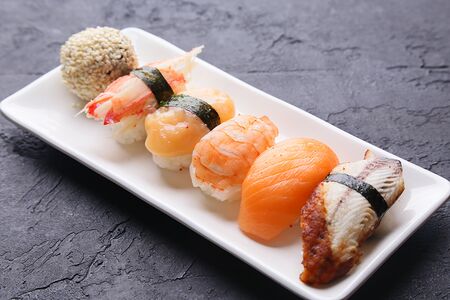 Суши с креветкой
