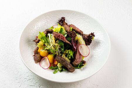 Гриль-салат с говядиной