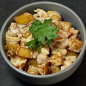 Курица в сливочном соусе с картофелем