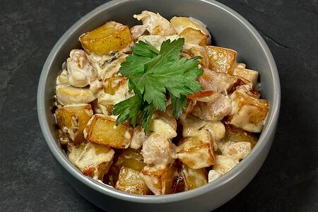 Курица в сливочном соусе с картофелем
