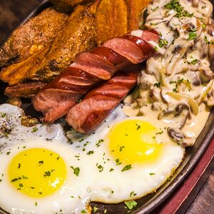 Сковородка белорусская со шкварками и грибами