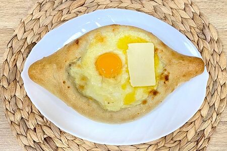 Хачапури по-аджарски с сыром