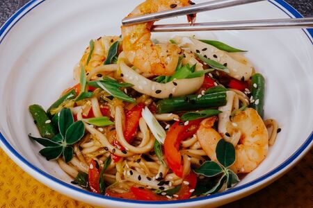 Лапша в соусе терияки с морепродуктами