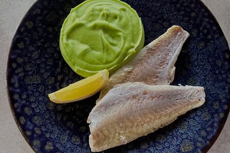 Сибас на пару с пюре из брокколи