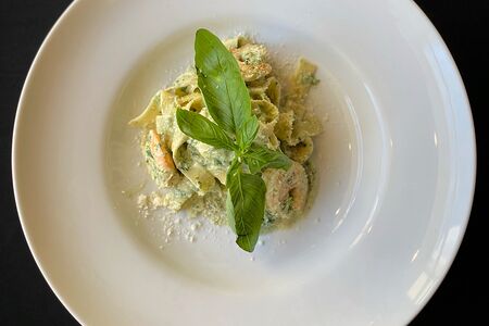 Паста с креветками и шпинатом