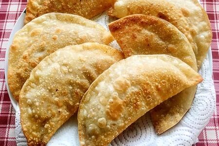 Чебурек жареный