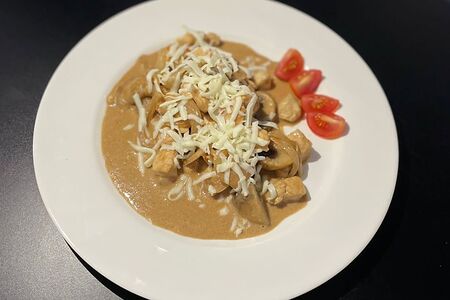 Курица с грибами в сливочном соусе