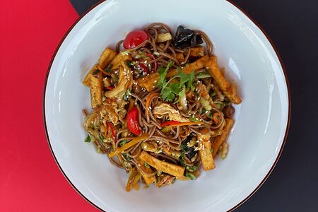 Соба с овощами и тофу (веган)