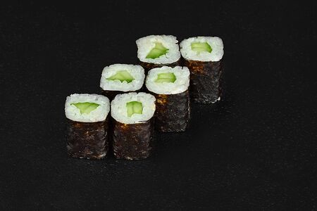 Хосомаки с огурцом