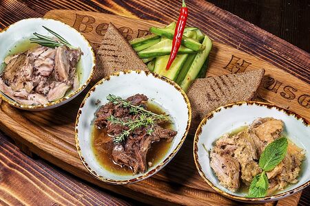 Трио тушенок