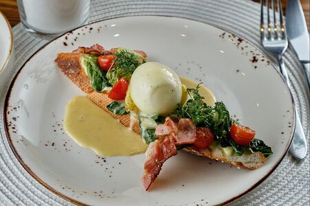 Яйцо бенедикт