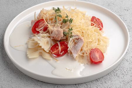 Пенне с семгой