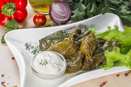 Долма из винoградных листьев