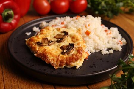 Отбивная из свинины с грибами