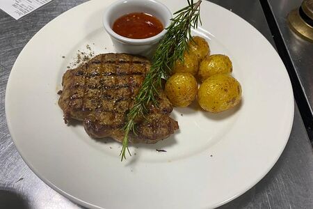 Стейк из cвинoй шеи