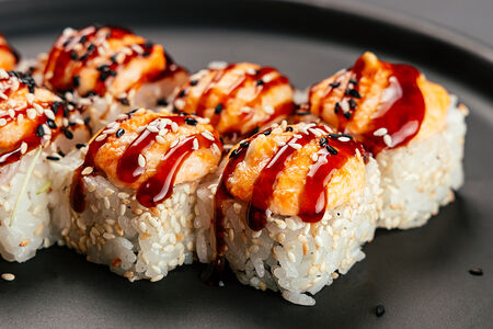 Запеченный ролл с тигровой креветкой
