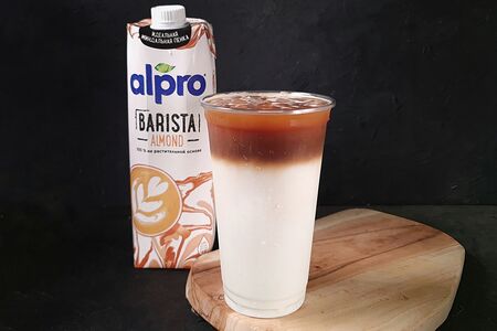 Айс латте с миндальным молоком