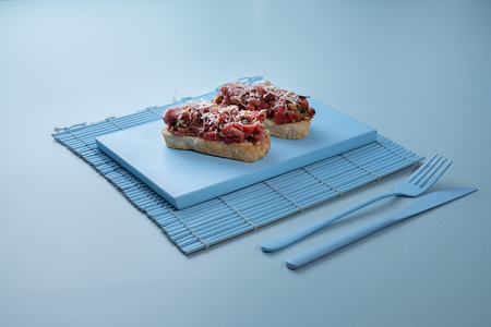 Брускетта с говяжьей вырезкой