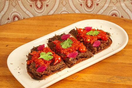 Тартин с томленой говядиной