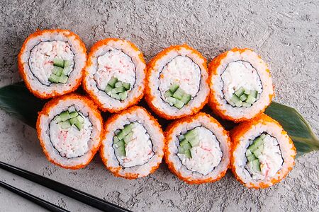 Ролл Калифорния со снежным крабом