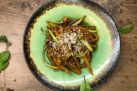 Кабачки, обжаренные в соевом соусе