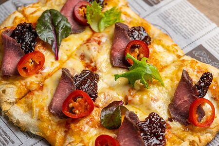 Римская пицца с ростбифом