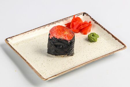 Запеченный гункан с лососем