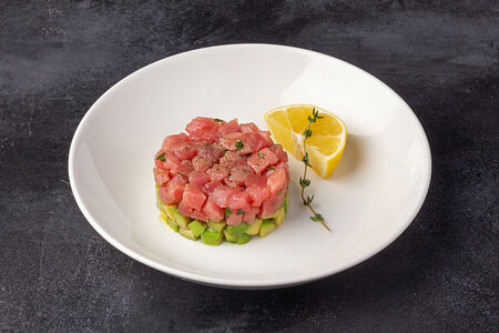 Тартар из тунца и авокадо