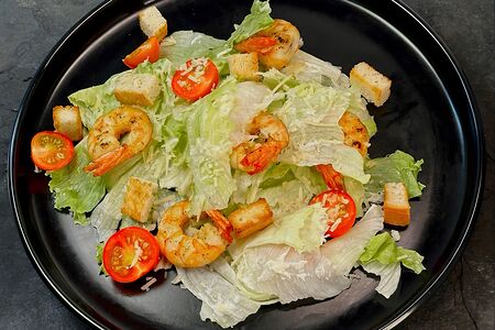 Салат Цезарь с креветками