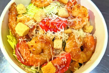 Цезарь с королевскими креветками