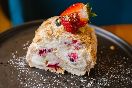 Меренговый рулет