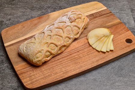 Штрудель с яблоком