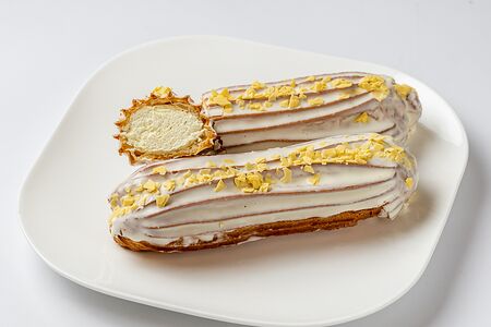 Эклер с манговым кремом