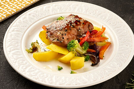 Красная рыбка в соусе терияки, с овощами гриль и отварным картофелем