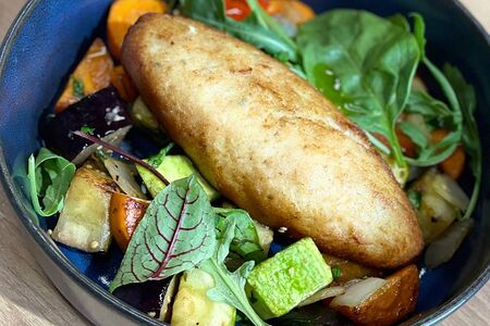 Котлета из горбуши с овощным соте