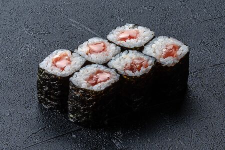 Хосомаки с лососем