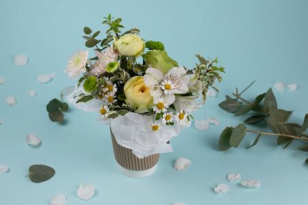 Букет цветов Приятный сюрприз с желтыми розами в стакане