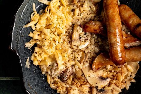 Ризони с колбасками гриль