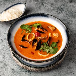 Том ям с морепродуктами